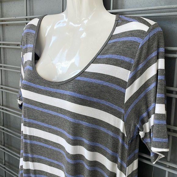 LulaRoe Striped & Printed Perfect T High Low Top-#0334 - Picture 2 of 12